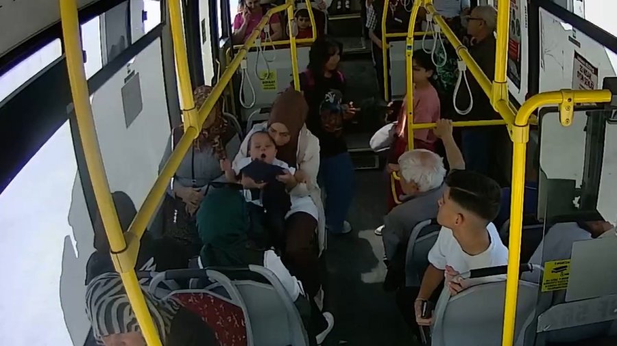 Otobüs Şoförünün Heimlich Manevrası Bebeği Hayatını Kurtardı