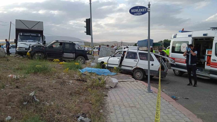 Konya’da Otomobil İle Kamyonet Çarpıştı, Yaşlı Çift Hayatını Kaybetti