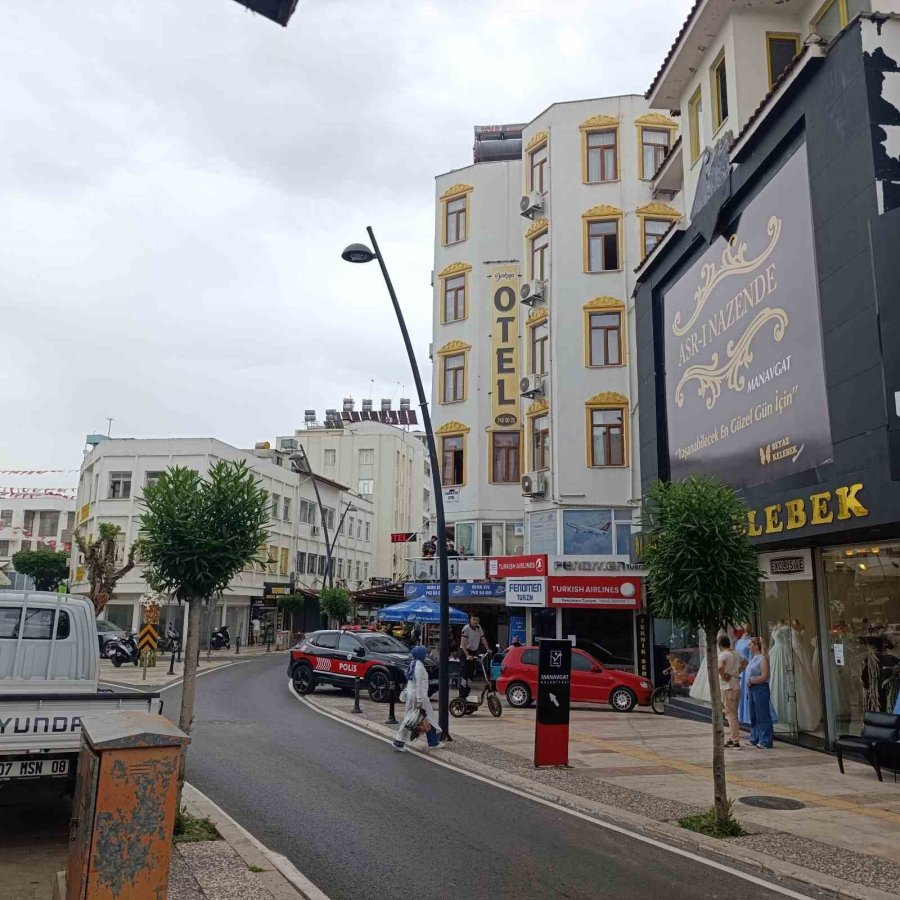 Tur Şoförü Otel Odasında Ölü Bulundu