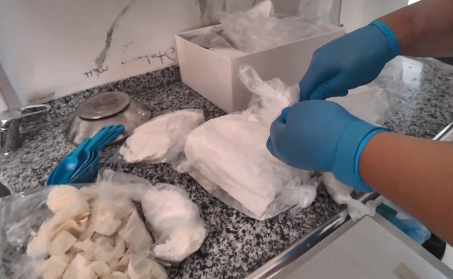 Uyuşturucu Tacirinin Zulası Şaşırttı: Kokain, Esrar Ve Silahlar Ele Geçirildi