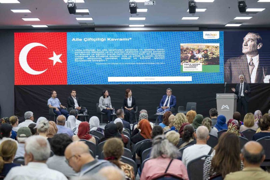 Mersin’de ‘aile Çiftçiliği Ve Kooperatifçilik Zirvesi’ Düzenlendi
