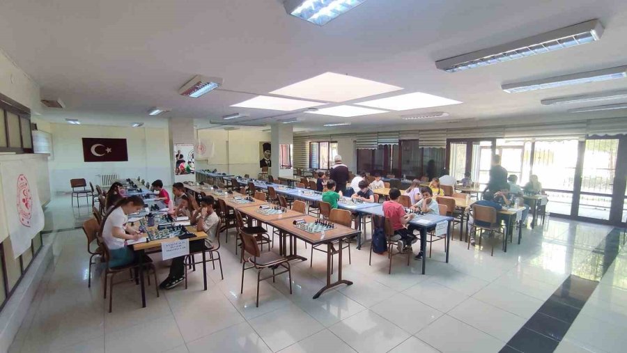 Niğde’de 19 Mayıs Satranç Turnuvası Tamamlandı