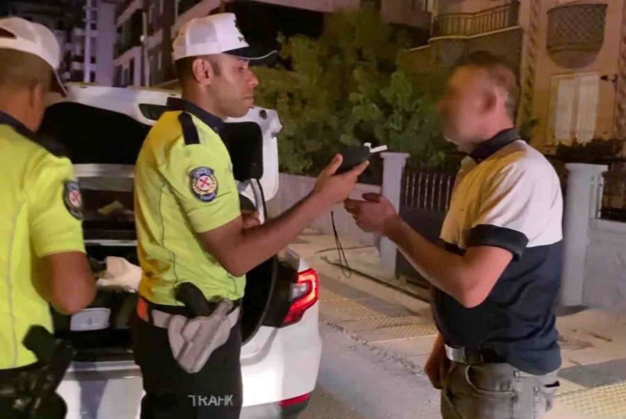 1.24 Promil Alkollü Yakalandı, "ekmeğimle Oynuyorsunuz" Dedi