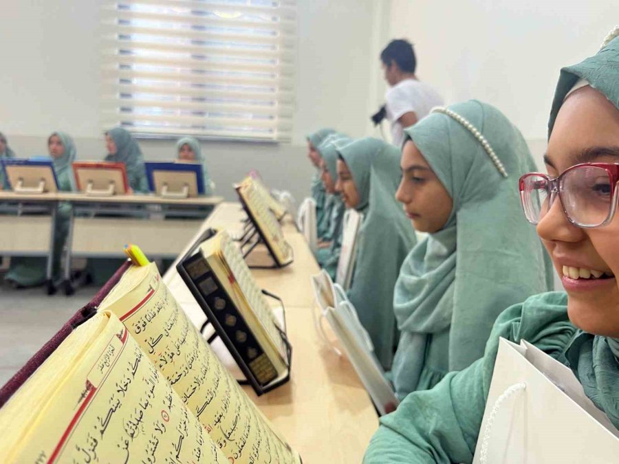 Bilal Erdoğan: "öğretmenlerimize Daha Çok Değer Vermeliyiz Çocuklarımızın Öğretmen Olmasını Teşvik Etmeliyiz"