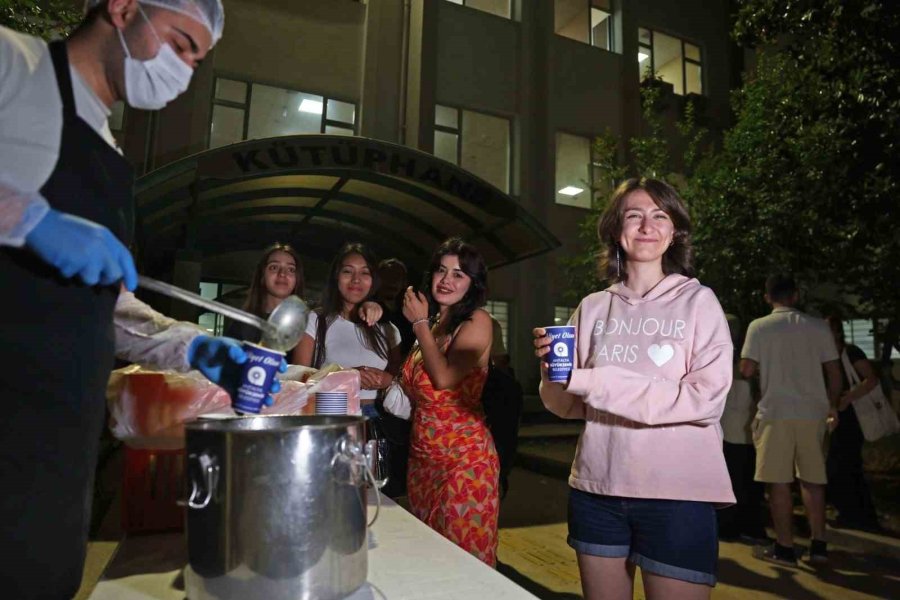 Antalya Büyükşehir Belediyesi’nden Final Haftasında Öğrencilere Çorba İkramı