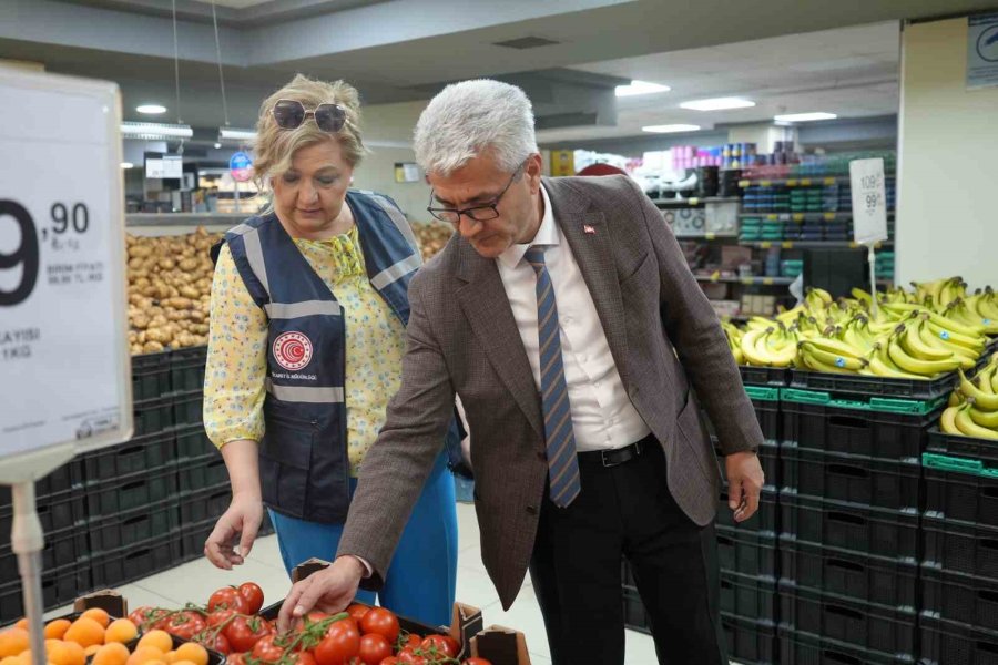 Antalya’da Bayram Öncesi Marketlerde Etiket Denetimi