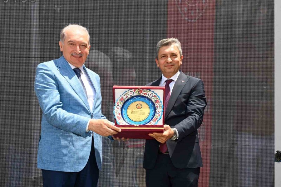 Bilal Erdoğan: "öğretmenlerimize Daha Çok Değer Vermeliyiz Çocuklarımızın Öğretmen Olmasını Teşvik Etmeliyiz"