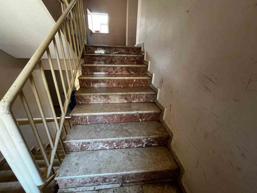 Hakkında Uzaklaştırma Kararı Bulunan Adam, Barışma Çağrısıyla Gittiği Evde Eşi Tarafından Defalarca Bıçaklandı