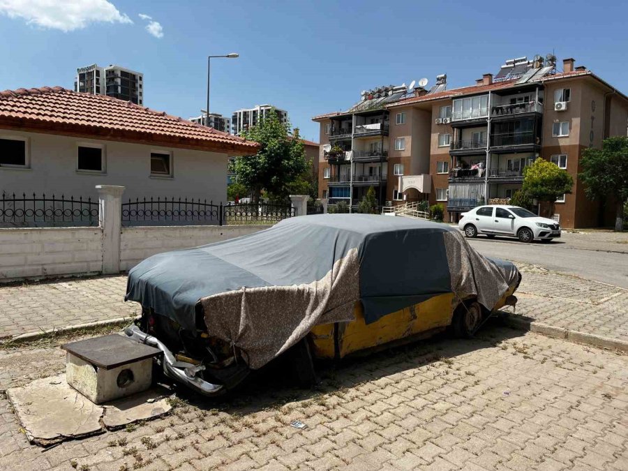 Hakkında Uzaklaştırma Kararı Bulunan Adam, Barışma Çağrısıyla Gittiği Evde Eşi Tarafından Defalarca Bıçaklandı