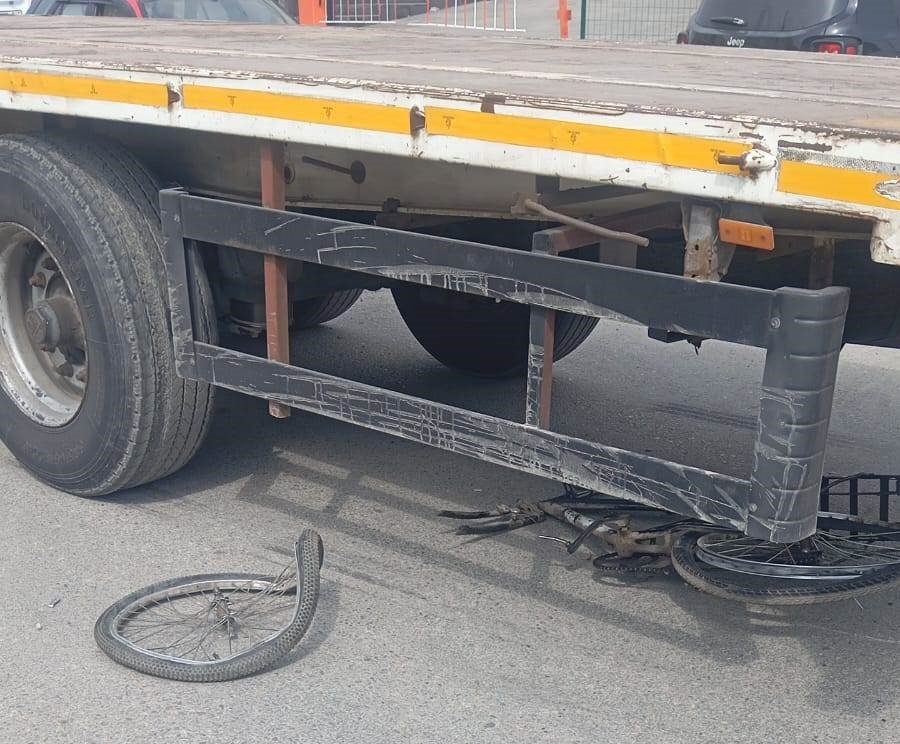 Tırın Çarptığı Bisikletli Çocuk Öldü, Sürücü Kaçtı