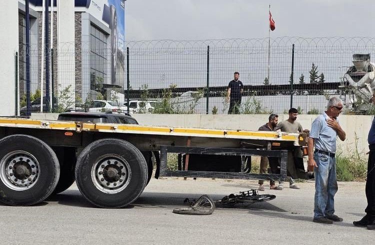 Tırın Çarptığı Bisikletli Çocuk Öldü, Sürücü Kaçtı