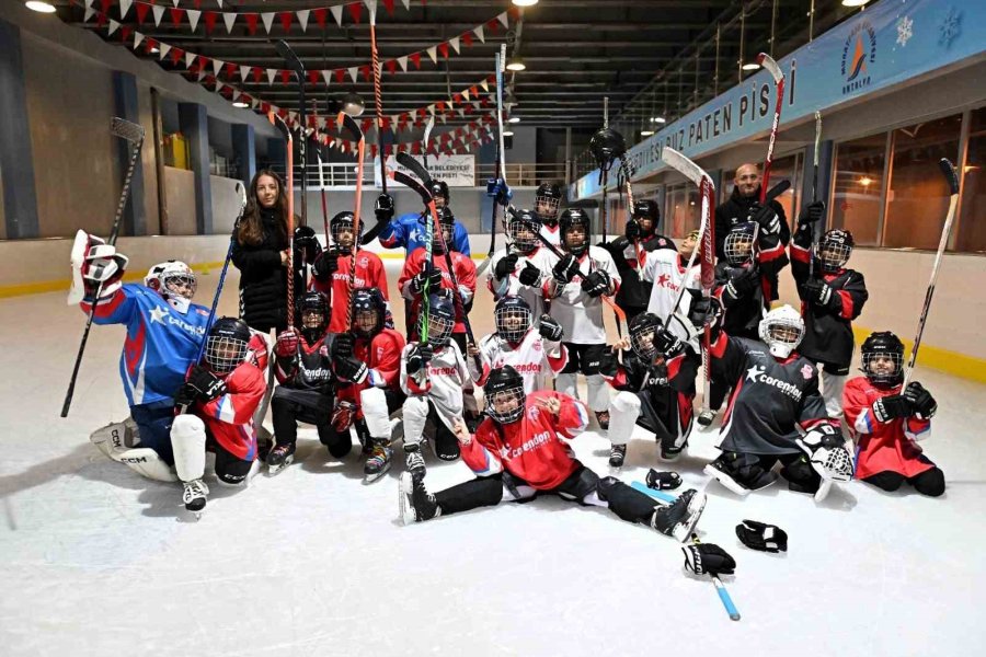 Sıcacık Bir Kentte Buz Gibi Bir Hayal: Muratpaşa’nın Küçük Hokeycileri