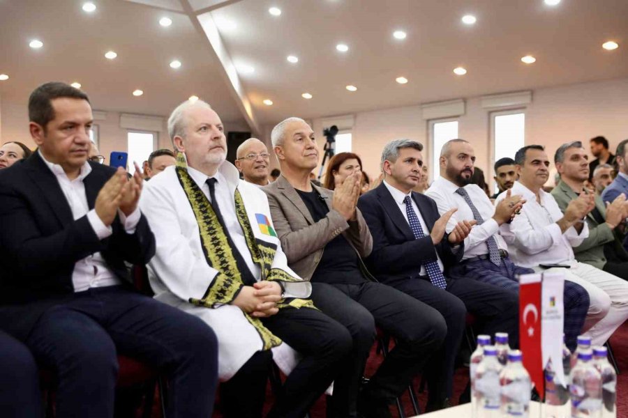 Alanya Üniversitesi 7. Dönem Mezunlarını Törenle Uğurladı