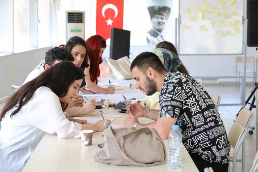 Büyükşehir Belediyesi Ankaralı Gençleri Ağırladı