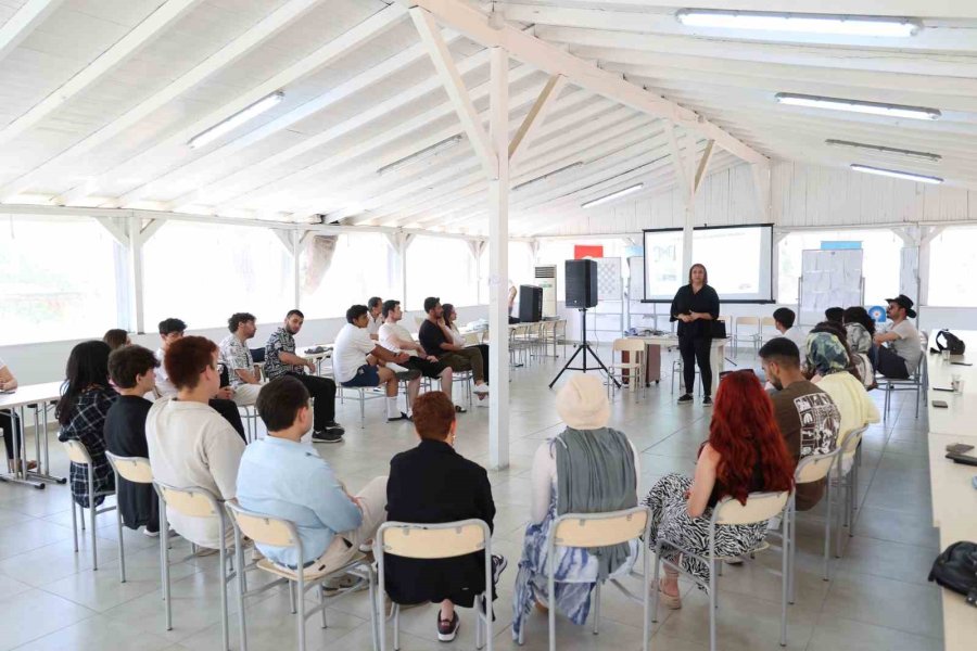 Büyükşehir Belediyesi Ankaralı Gençleri Ağırladı