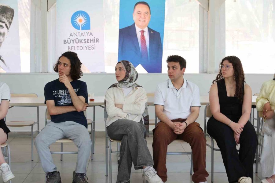 Büyükşehir Belediyesi Ankaralı Gençleri Ağırladı