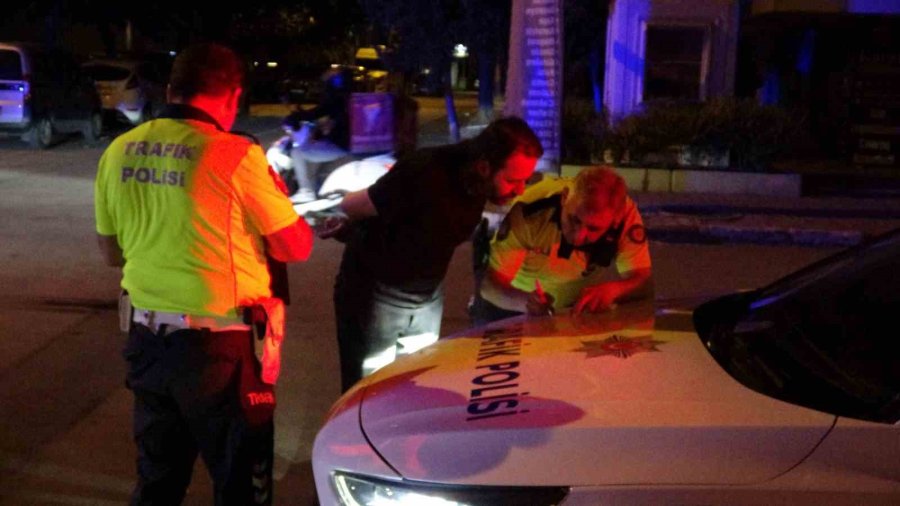 Otomobille Çarpışan Motosiklet Sürücüsü Yaralandı