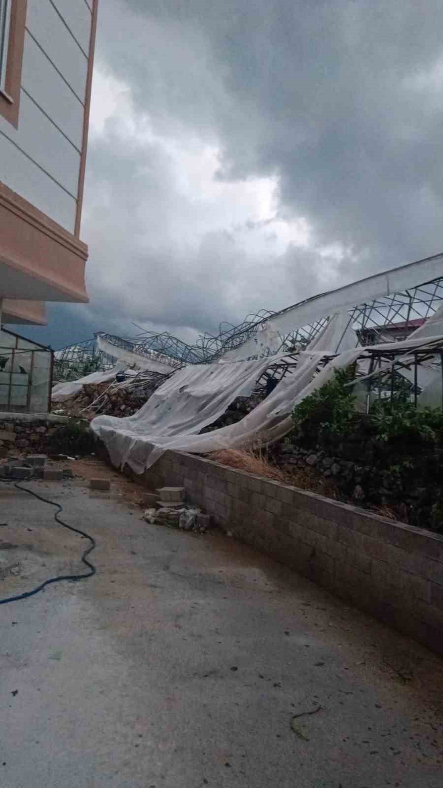 Gazipaşa’da Hortum Seraları Vurdu, Çatıları Uçurdu