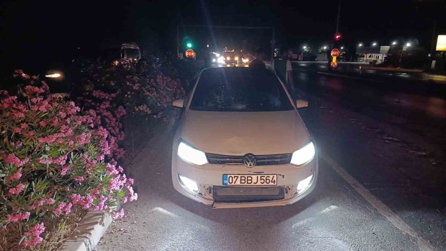 Herkes Kırmızı Işıkta Dururken Emniyet Şeridinden Geçip Yayayı Ezdi