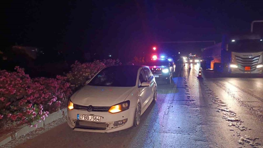 Herkes Kırmızı Işıkta Dururken Emniyet Şeridinden Geçip Yayayı Ezdi