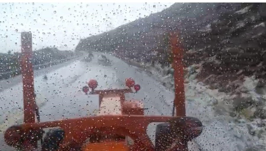 Antalya’ya Dolu Yağdı: Alacabel Beyaza Büründü