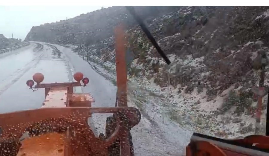 Antalya’ya Dolu Yağdı: Alacabel Beyaza Büründü