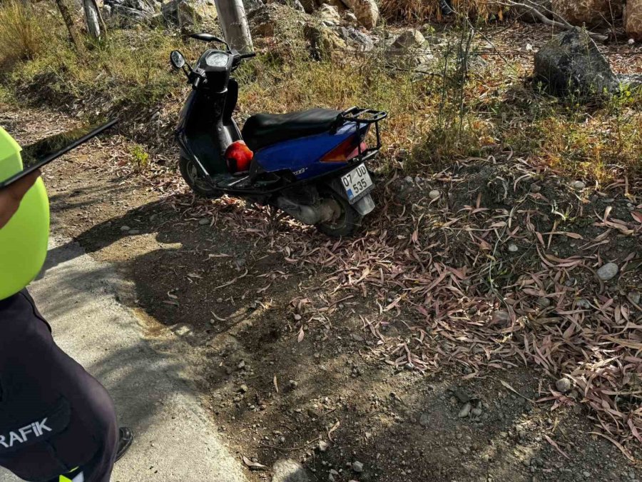 Kontrolden Çıkan Motosiklet Devrildi, Sürücü Yaralandı