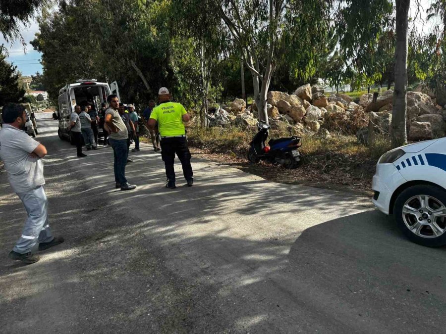 Kontrolden Çıkan Motosiklet Devrildi, Sürücü Yaralandı