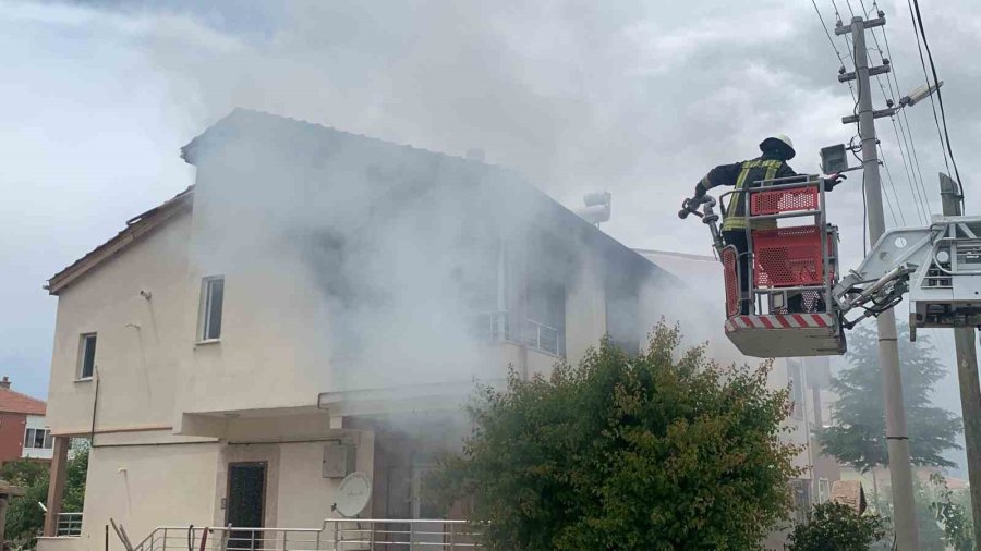 Karaman’da Boşandığı Eşi İle Tartışan Öfkeli Koca Bezinle Evini Yaktı