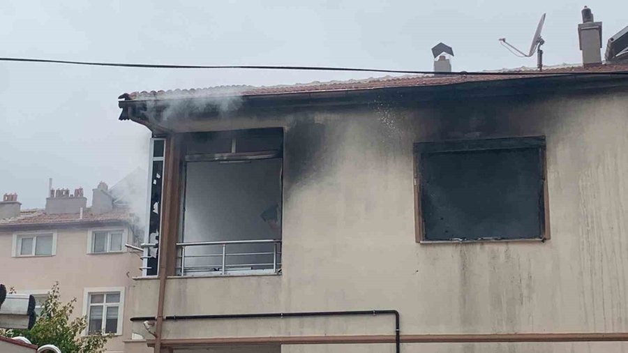 Karaman’da Boşandığı Eşi İle Tartışan Öfkeli Koca Bezinle Evini Yaktı