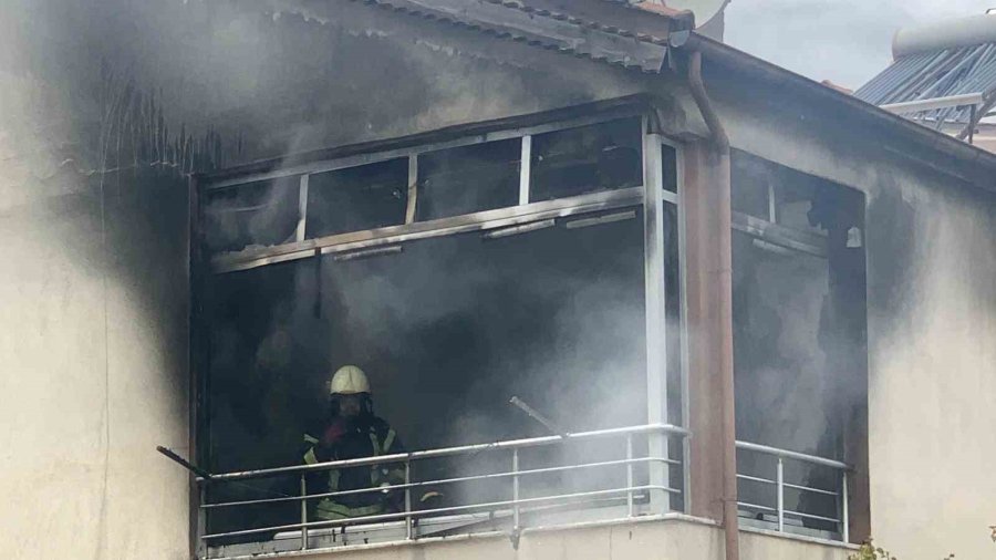 Karaman’da Boşandığı Eşi İle Tartışan Öfkeli Koca Bezinle Evini Yaktı