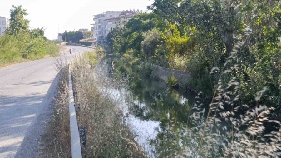 Su Kanalında Boğulma Tehlikesi Geçiren Çocuğu Tüpçü Kurtardı