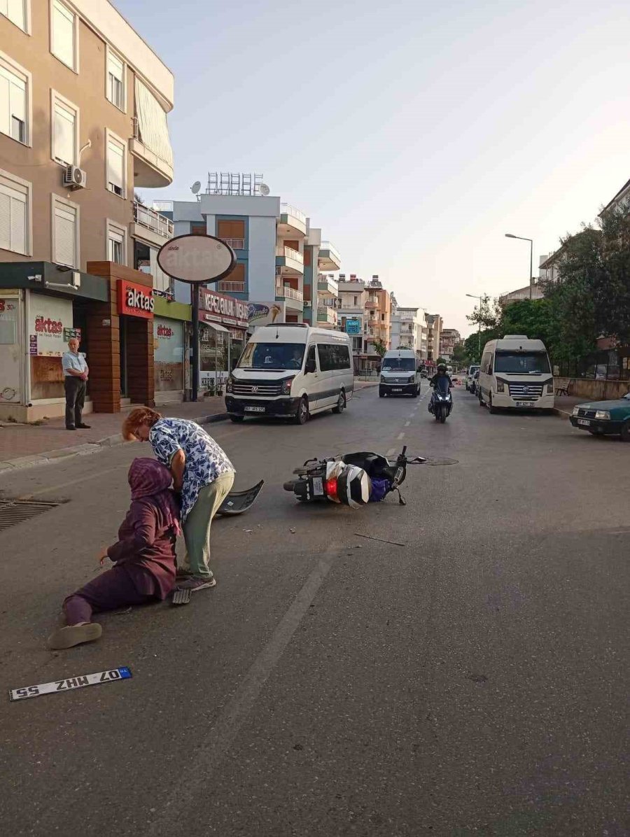İşe Giden Kadına Çarpıp Kaçtı, Plakası Ve Tamponu Olay Yerinde Kaldı