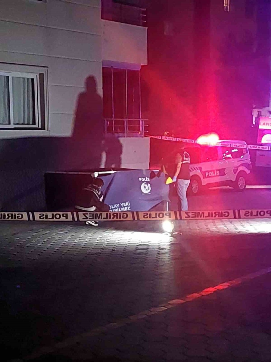 Mersin’de 10. Kattan Düşen Yaşlı Adam Hayatını Kaybetti