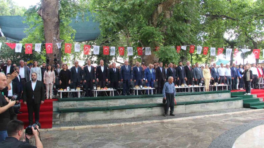 Mut Karacaoğlan Ve Kayısı Festivali Coşkulu Başladı
