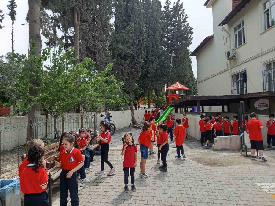 Akdenizli Öğrenciler Hatay’da Kütüphane Kurdu