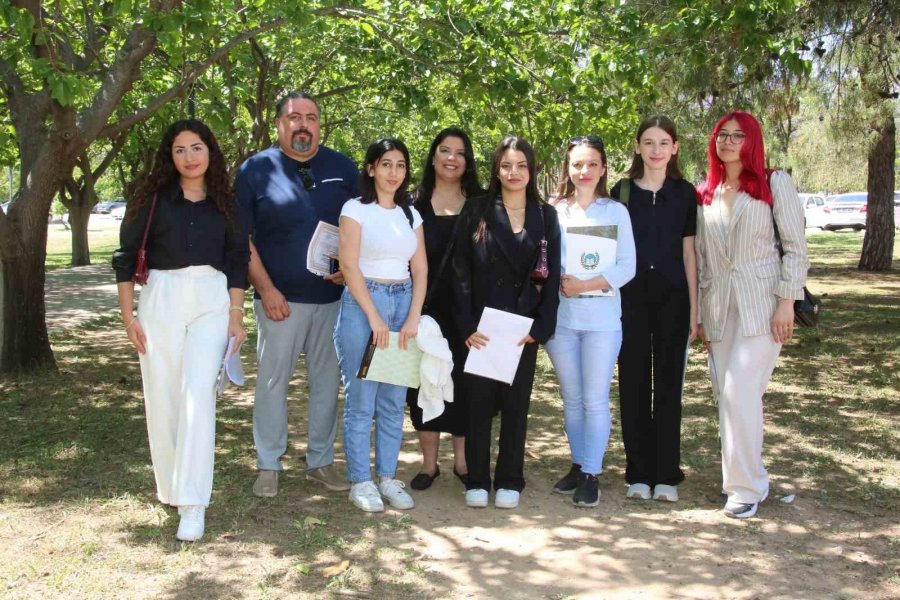 Akdenizli Öğrenciler Hatay’da Kütüphane Kurdu