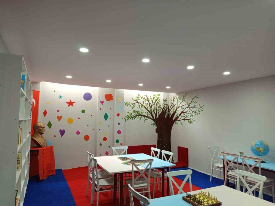 Akdenizli Öğrenciler Hatay’da Kütüphane Kurdu