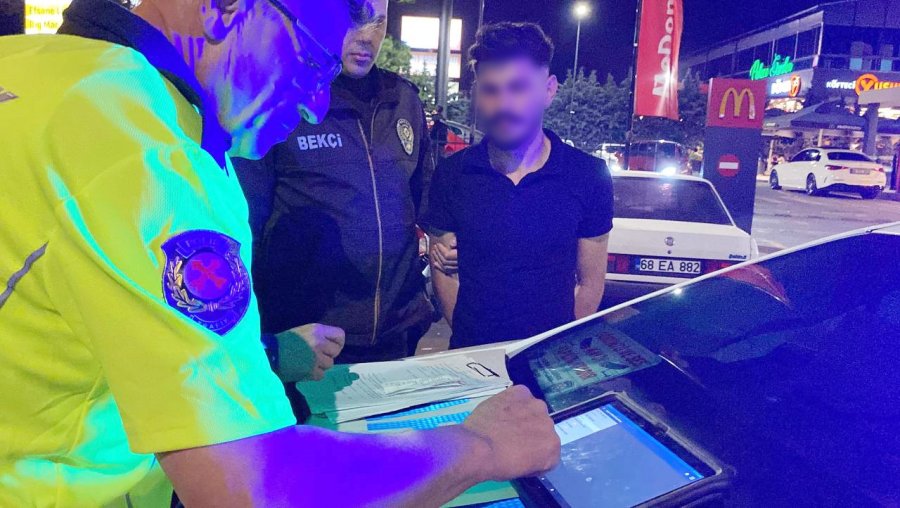 Yasal Sınırın 5 Katı Üzerinde Alkollü Yakalandı, "asgari Ücretle Çalışıyorum" Dedi