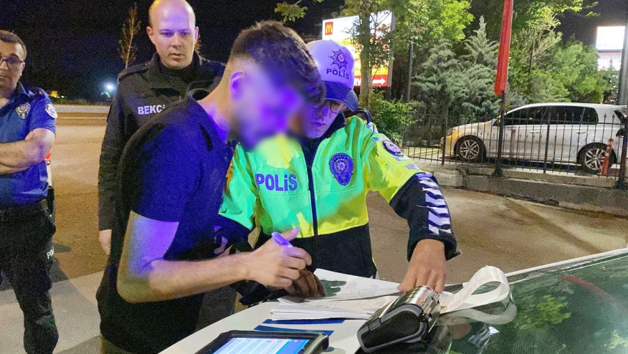 Yasal Sınırın 5 Katı Üzerinde Alkollü Yakalandı, "asgari Ücretle Çalışıyorum" Dedi