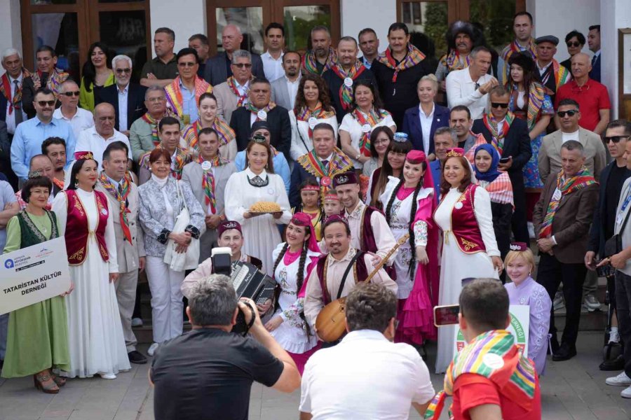 Uluslararası Yörük Türkmen Festivali ‘yörük Göçü’yle Açıldı, Antalya Renk Cümbüşüne Döndü