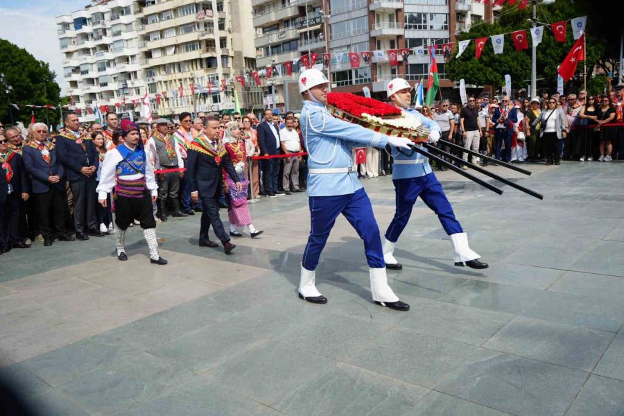 Uluslararası Yörük Türkmen Festivali ‘yörük Göçü’yle Açıldı, Antalya Renk Cümbüşüne Döndü