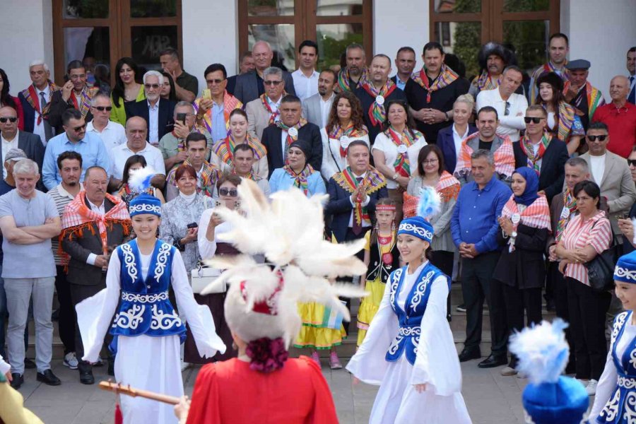 Uluslararası Yörük Türkmen Festivali ‘yörük Göçü’yle Açıldı, Antalya Renk Cümbüşüne Döndü