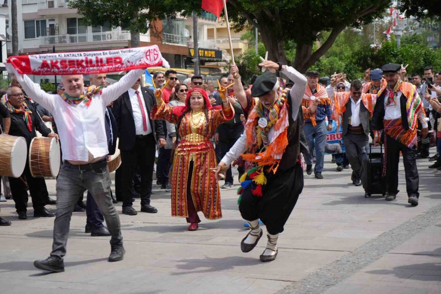 Uluslararası Yörük Türkmen Festivali ‘yörük Göçü’yle Açıldı, Antalya Renk Cümbüşüne Döndü