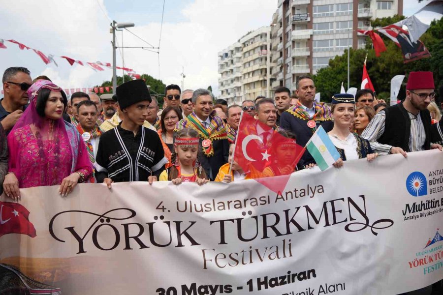 Uluslararası Yörük Türkmen Festivali ‘yörük Göçü’yle Açıldı, Antalya Renk Cümbüşüne Döndü