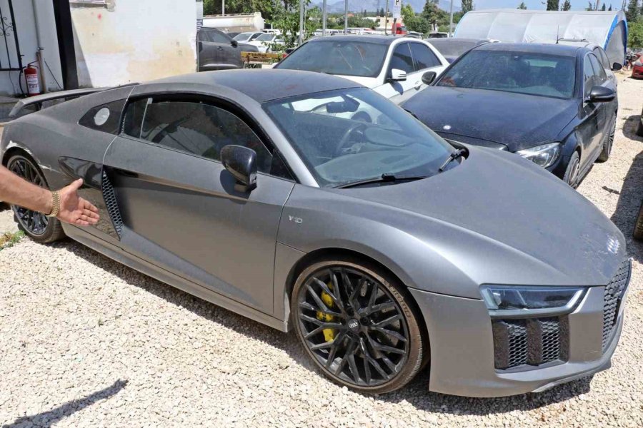 Yediemin Otoparkları Araç Mezarlığına Döndü, 25 Yıldır Bekleyen Araçlar Var