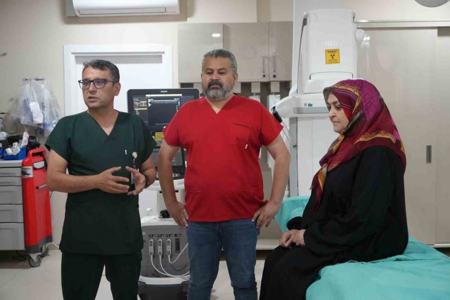 Antalya’da Diz Kireçlenmesine Çift Aşamalı Tedavi: Yürüyemeyen Hasta Ayağa Kalktı