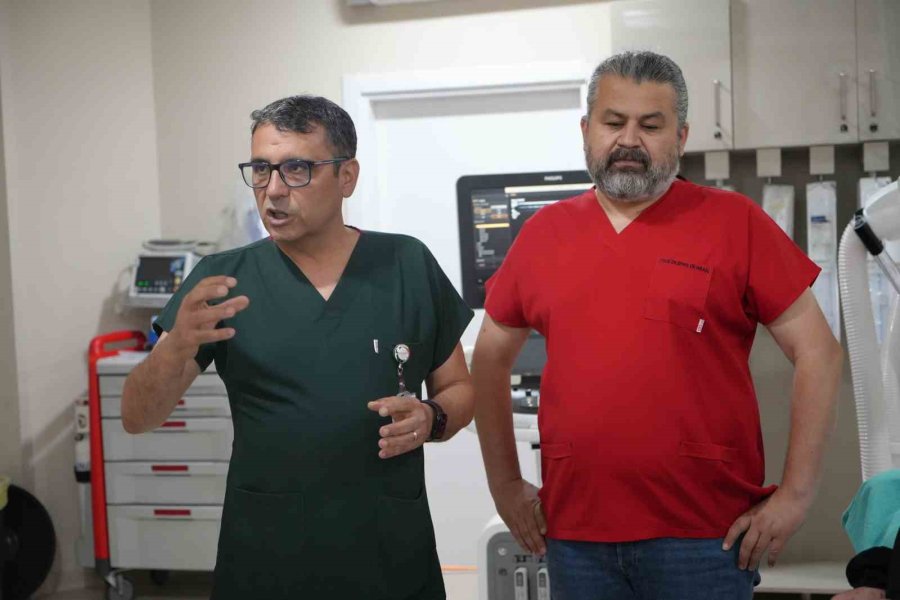 Antalya’da Diz Kireçlenmesine Çift Aşamalı Tedavi: Yürüyemeyen Hasta Ayağa Kalktı