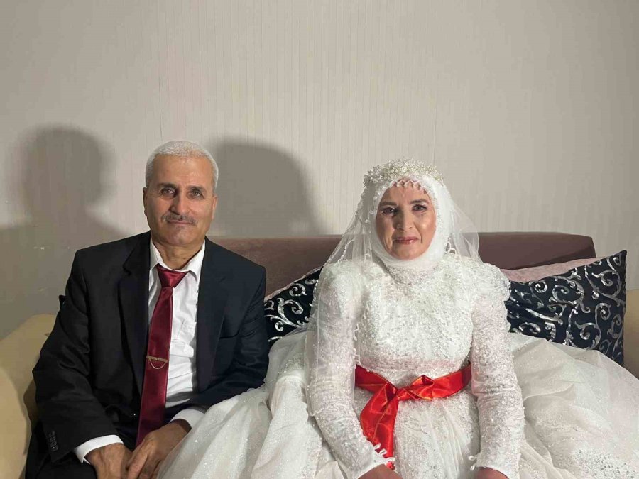 33 Yıl Sonra Gelinlik Ve Damatlık Giydiler