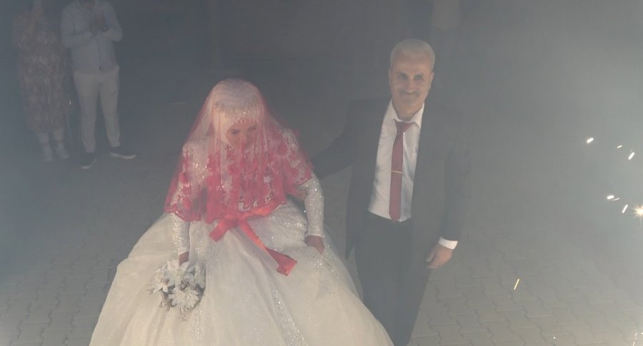 33 Yıl Sonra Gelinlik Ve Damatlık Giydiler